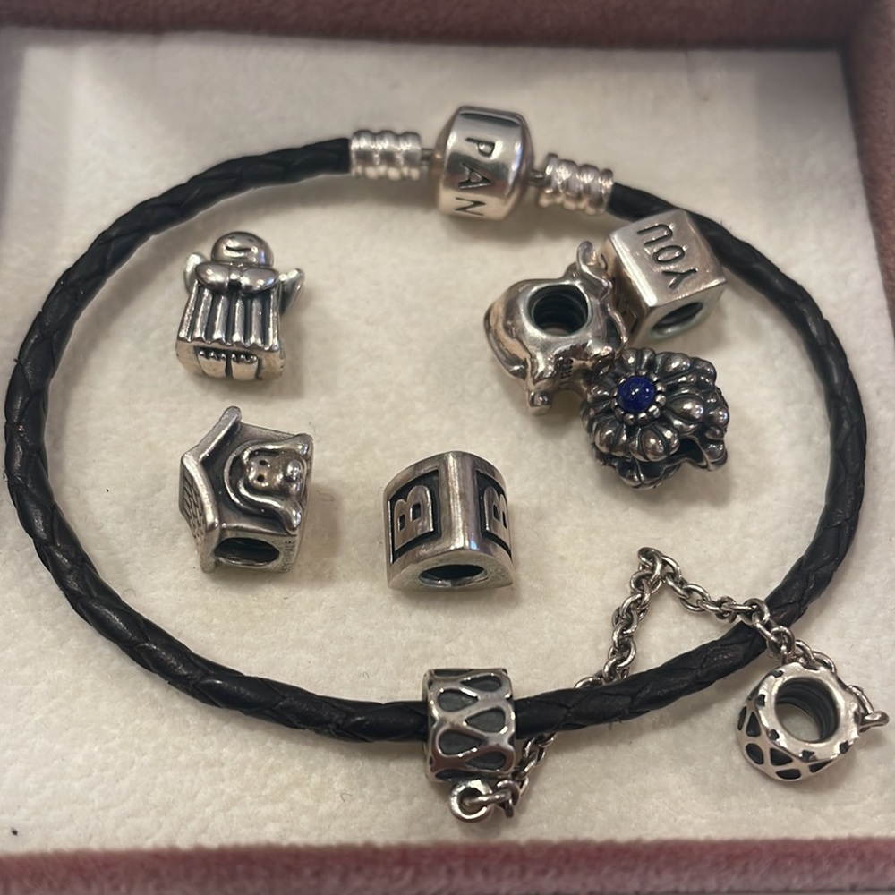 Pandora EUC black bracelet with safety plus 4 charms - Picture 3 of 3